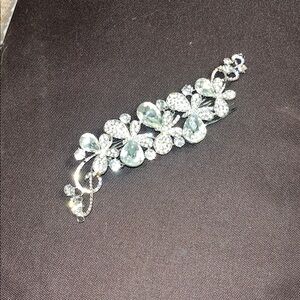 Elegant Silver Floral Hair Clip